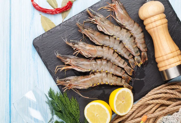 Raw tiger prawns and spices — 스톡 사진