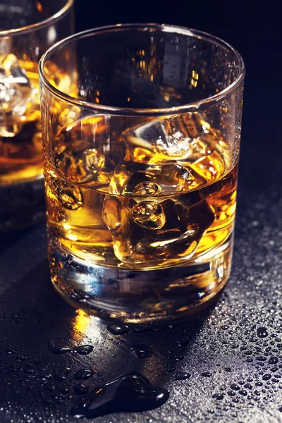 Glasses of scotch whiskey with ice — Stock Photo, Image