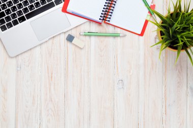 Ofis resepsiyon masası ile bilgisayar, malzemeleri