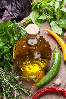 Taze Bahçe otlar ve zeytinyağı