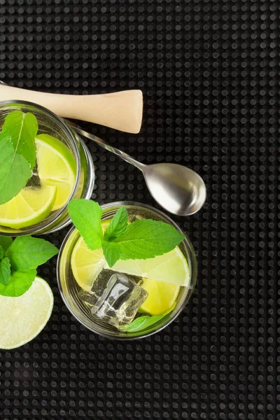 Cocktail Mojito e ingredienti — Foto Stock