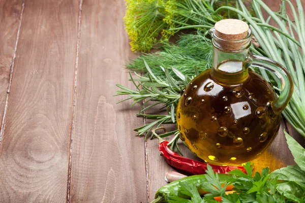 Fresh garden herbs and olive oil — Stock Photo, Image