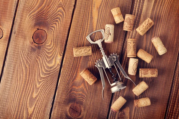 Tapones de vino y sacacorchos — Foto de Stock