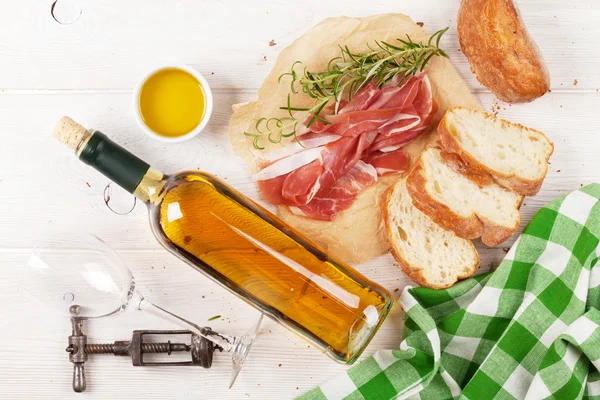 Prosciutto, vinho, ciabatta, parmesão — Fotografia de Stock