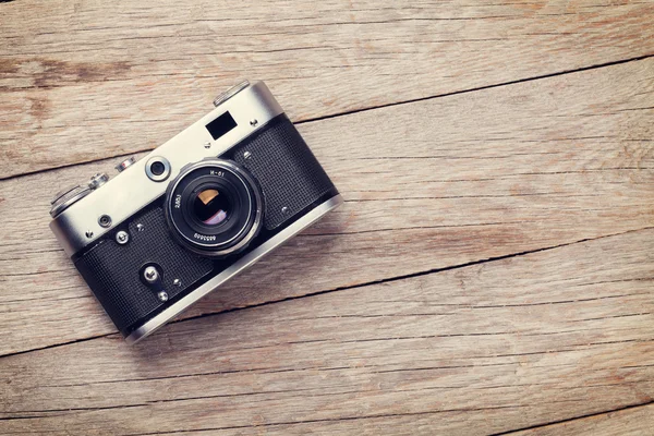 Vintage camera on wooden table — Stock Photo, Image