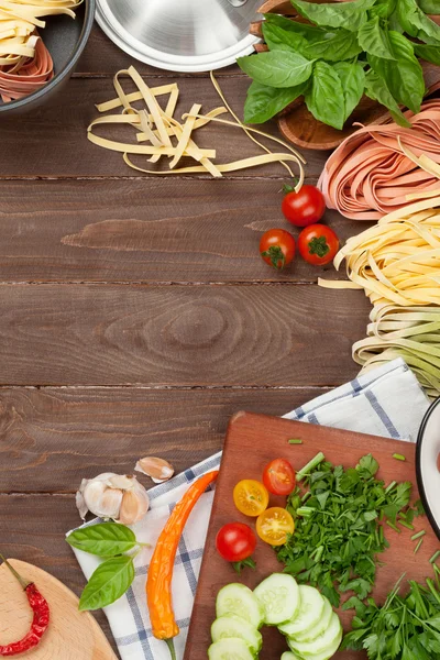 Pasta ingredientes y utensilios de cocina — Foto de Stock