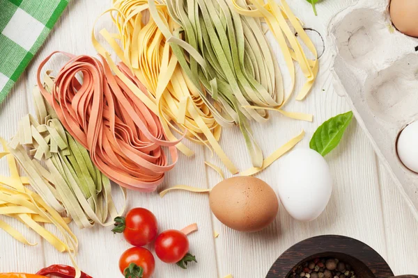 Ingredienti e utensili di cottura della pasta — Foto Stock