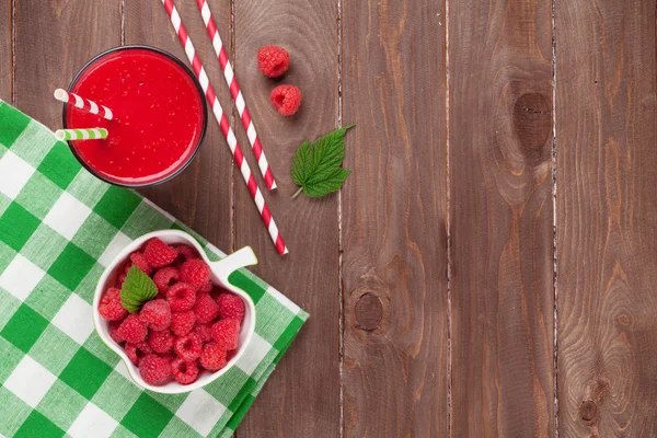 Batido de framboesa e bagas — Fotografia de Stock