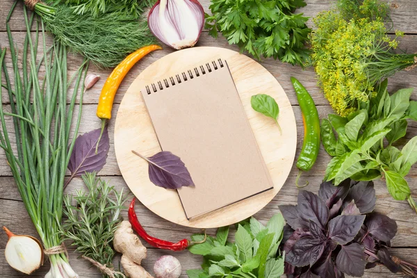 Fresh garden herbs — Stock Photo, Image