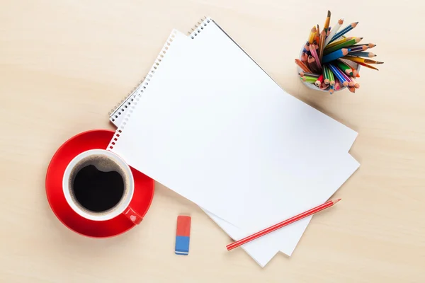 Bureau tafel met benodigdheden — Stockfoto