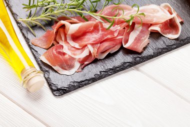 Prosciutto biberiye ve zeytin yağı ile