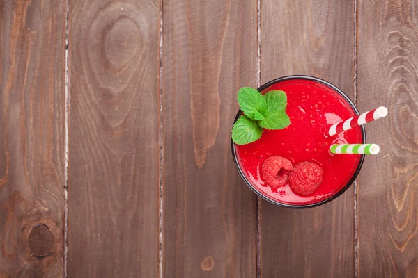 Raspberry smoothie and berries — Stock Photo, Image