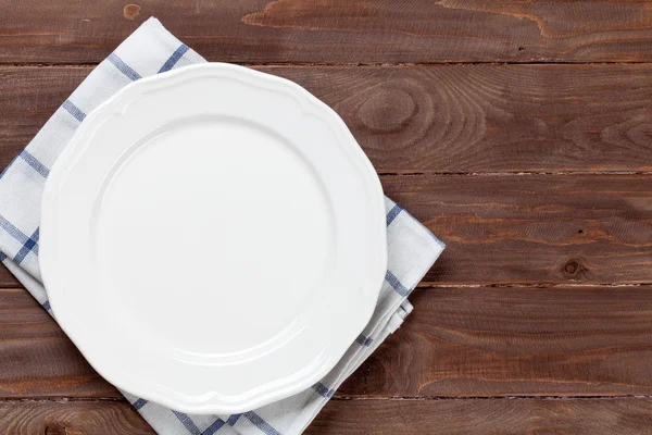 Empty plate over wooden table background — Stock Photo, Image
