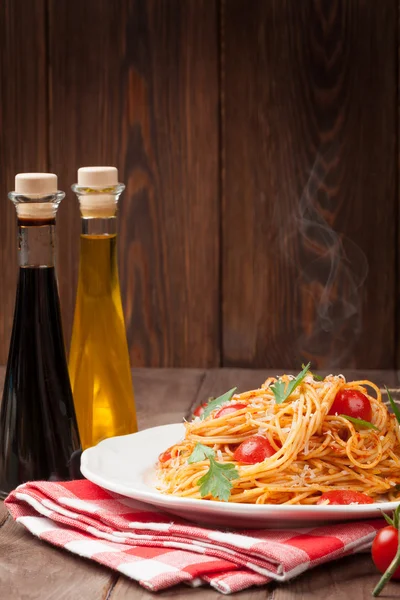 Pasta de espagueti con tomates — Foto de Stock