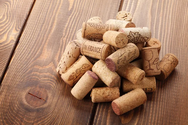 Wine corks heap over rustic table — Stock Photo, Image