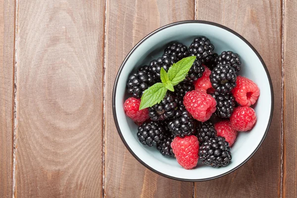 Brombeeren und Himbeeren — Stockfoto