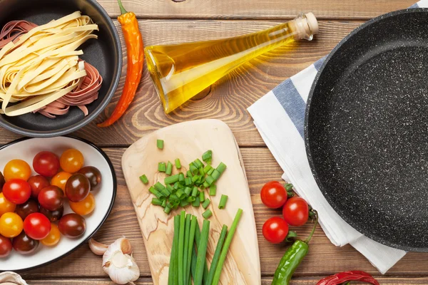 Pasta ingredientes y utensilios de cocina —  Fotos de Stock