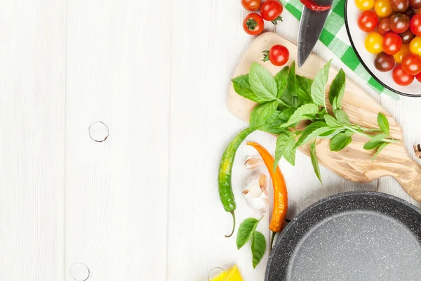 Koken ingrediënten en gebruiksvoorwerpen — Stockfoto