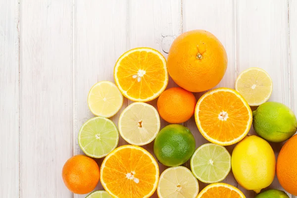 Citrusových plodů. Pomeranče, limetky a citrony — Stock fotografie