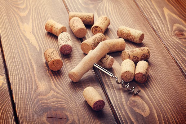 Wine corks and corkscrew — Stock Photo, Image