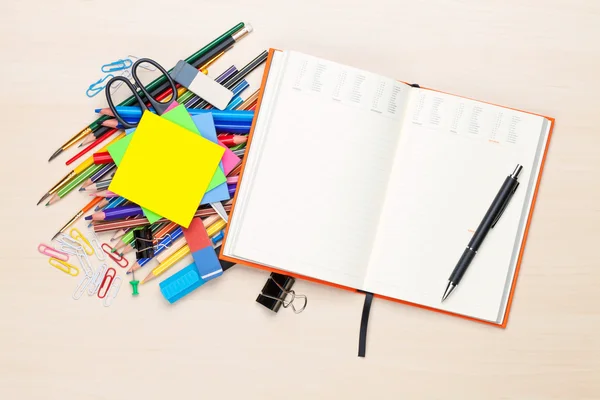 Schul- und Bürobedarf — Stockfoto