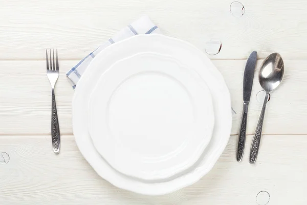 Empty plate and silverware — Stock Photo, Image