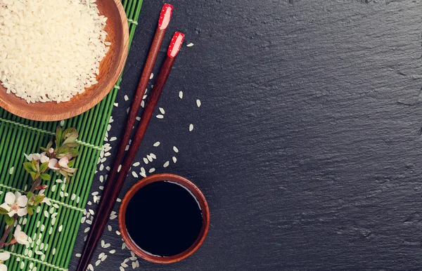 Japonské sushi hůlkami — Stock fotografie