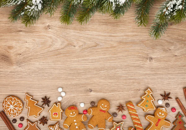 Abeto de Navidad y galletas de jengibre — Foto de Stock