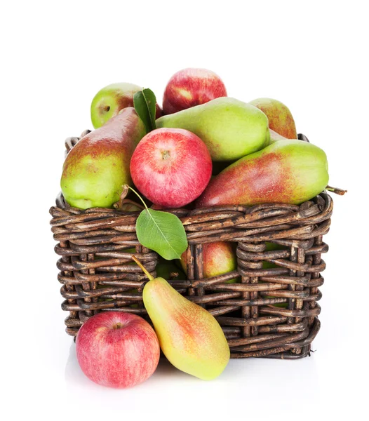 Peren en appels in de mand — Stockfoto