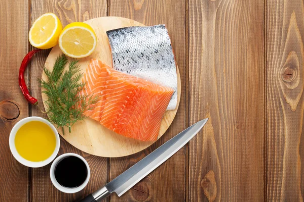 Salmon, spices and condiments — Stock Photo, Image