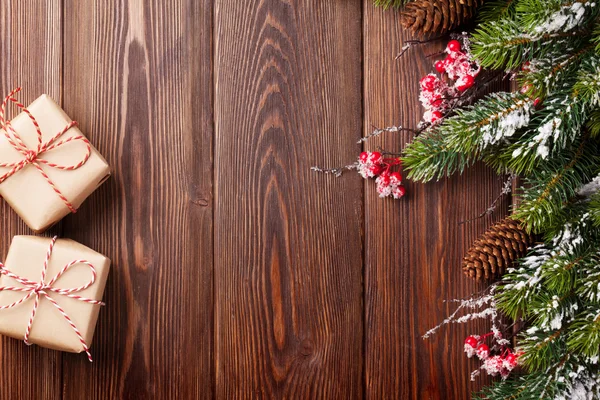 Árbol de abeto de Navidad y cajas de regalo — Foto de Stock