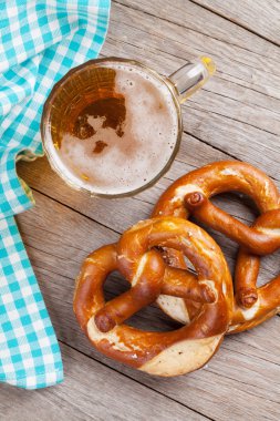 Bira bardağı ve simit