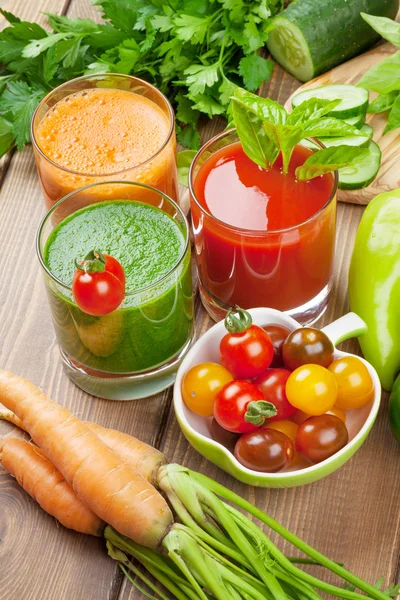 Batidos de verduras frescas . — Foto de Stock