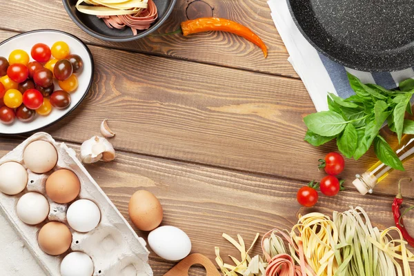 Ingredienti e utensili di cottura della pasta — Foto Stock