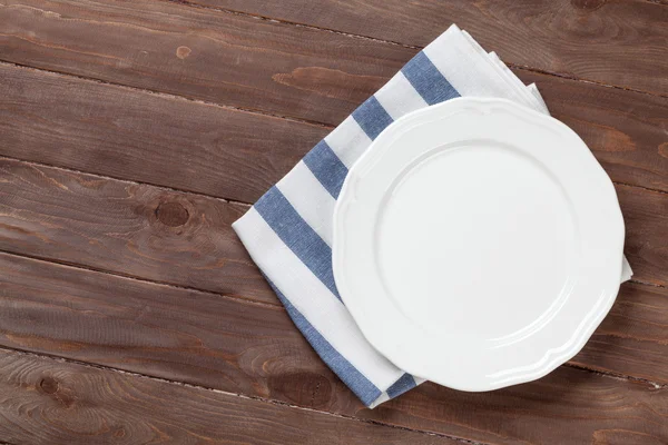 Empty plate over wooden table background — Stock Photo, Image