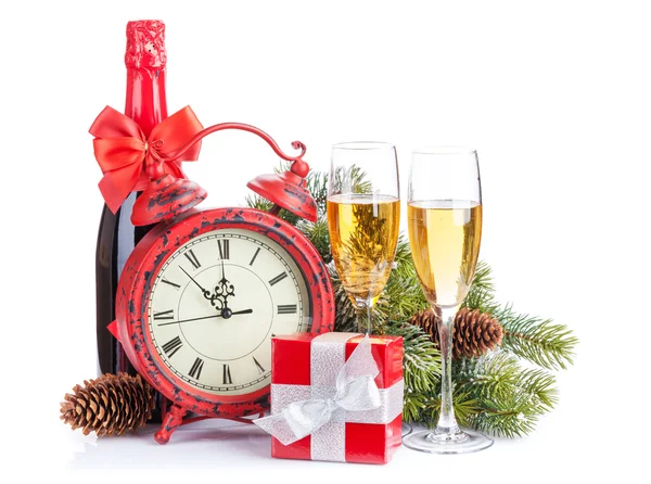 Champagne, christmas gift, klok en fir tree — Stockfoto