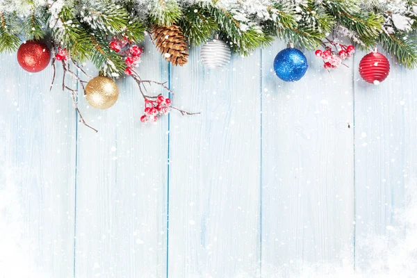 クリスマスの背景にモミの木、装飾 — ストック写真