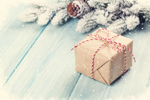 Christmas tree and gift box — Stock Photo, Image