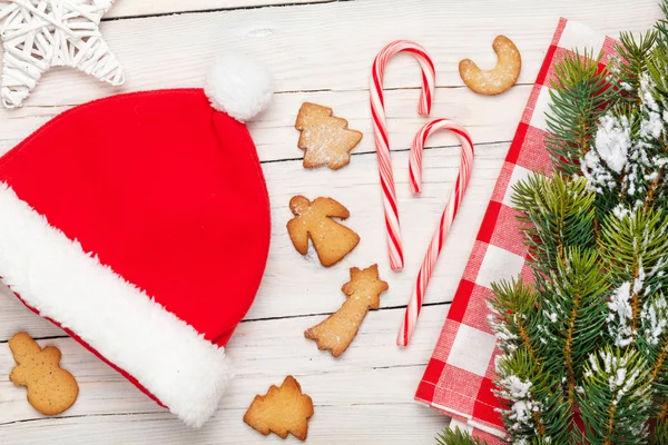 Noel Noel Baba şapkası, gingerbread çerezleri — Stok fotoğraf