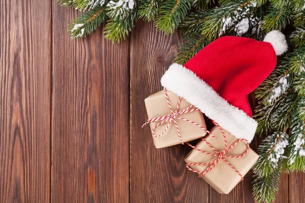 Christmas tree and santa hat with gifts — Stock Photo, Image