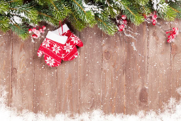 Kerstmis achtergrond met fir tree en decor — Stockfoto