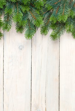 Noel ağacıyla ahşap arka plan