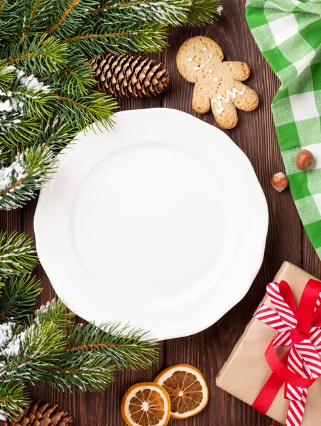 Christmas tree branch, empty plate and coffee — Stock Photo, Image