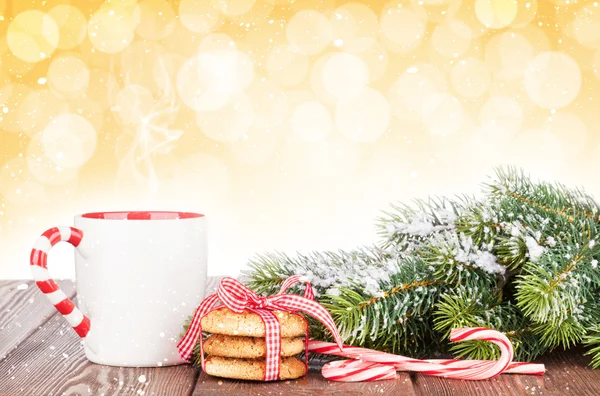 Árbol de Navidad, galletas y vino caliente — Foto de Stock