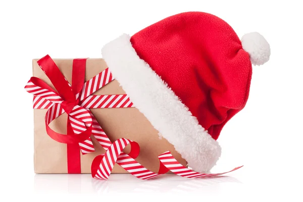 Confezione regalo di Natale con cappello di Babbo Natale — Foto Stock