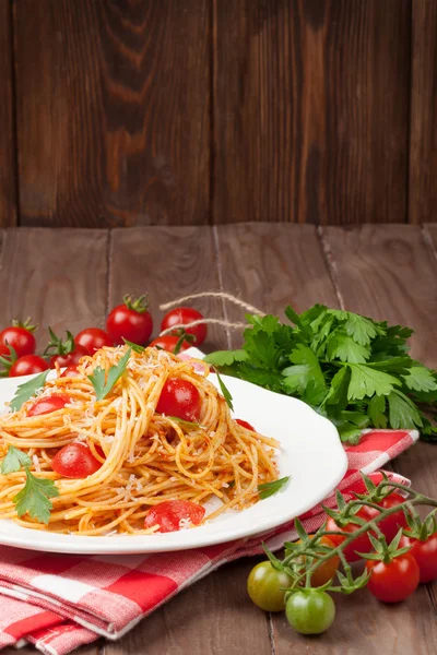 Spaghetti con pomodoro e prezzemolo — Foto Stock