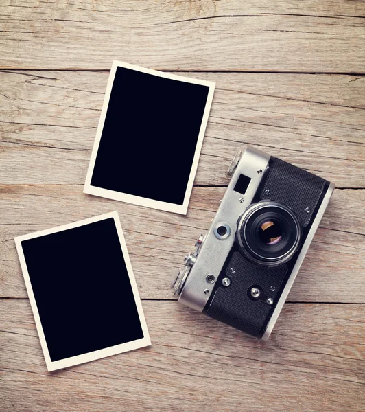 Filmkamera und leere Fotorahmen — Stockfoto