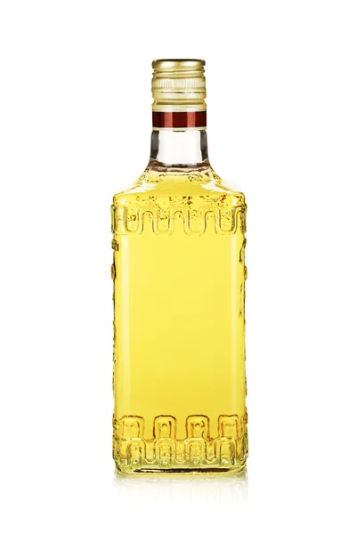 Bouteille de tequila dorée — Photo