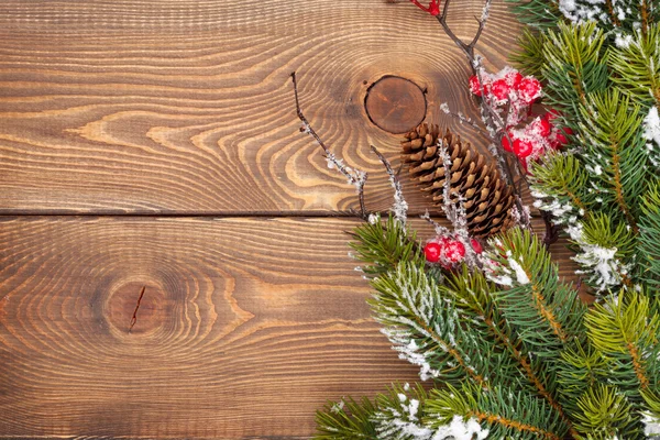 Natal fundo de madeira com abeto — Fotografia de Stock