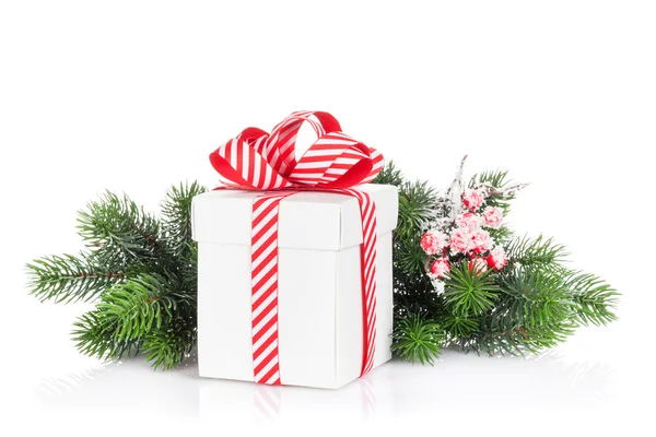 Caja de regalo de Navidad y abeto — Foto de Stock